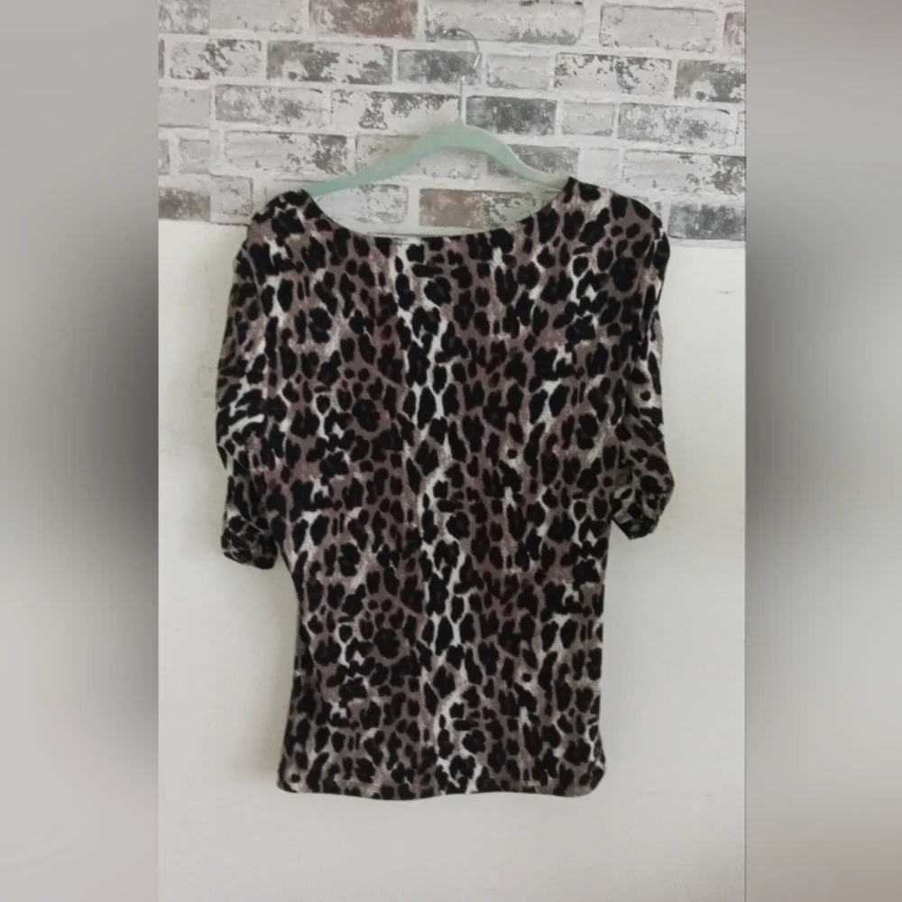 Leopard Print Women's Top - Picture 4 of 5